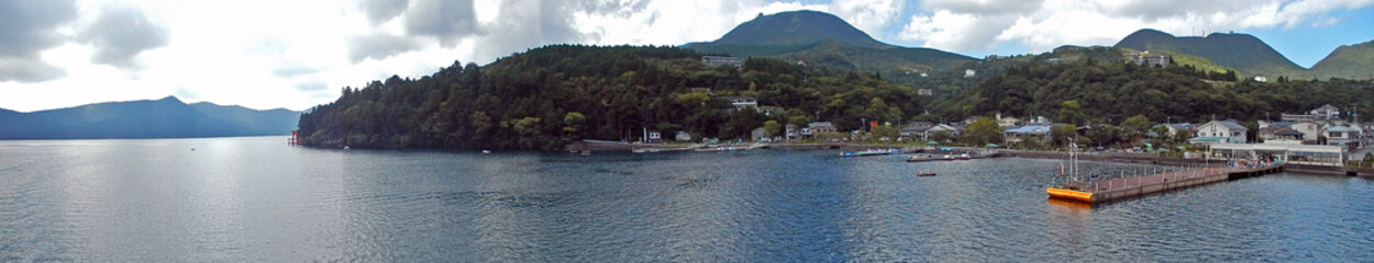 Fototapeta na wymiar Lake Ashi, Hakone National Park, Japan