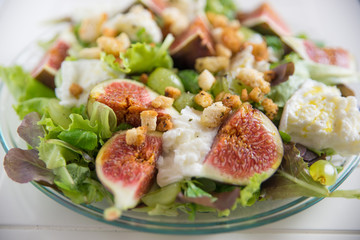Herbstlicher Salat mit Feigen