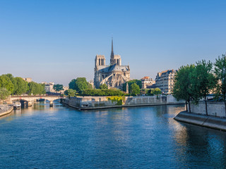 Fototapeta na wymiar Kathedrale Notre-Dame de Paris