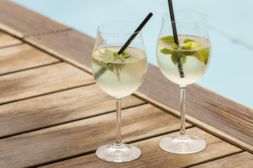 hugo prosecco elderflower soda ice summer drink