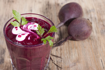 Smoothie of boiled beets with parsley and sour cream.