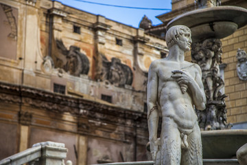Fototapeta na wymiar Sicily pretoria square, in the center of the city palermo