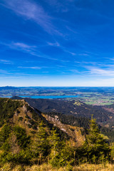 Fototapeta premium Blick vom Gipfel auf den Forggensee in Bayern