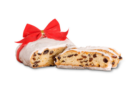 Weihnachtsstollen isoliert auf wei&szlig;em Hintergrund