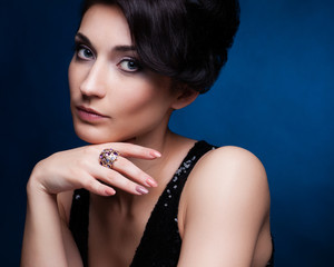 Obraz premium Portrait of beautiful brunette woman in black dress.
