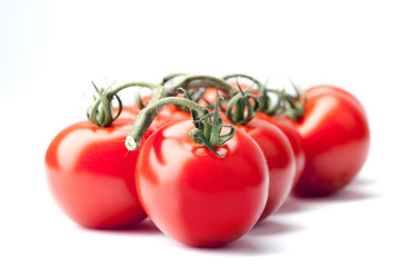 reife Cocktail Tomaten, weißer Hintergrund