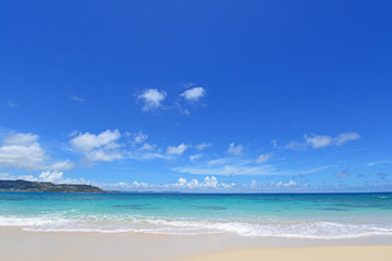 爽やかな空と美しい海