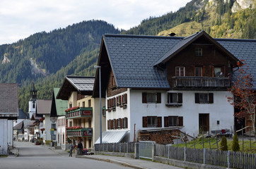 Dorfstrasse in Nesselwängle, Tannheime Tal