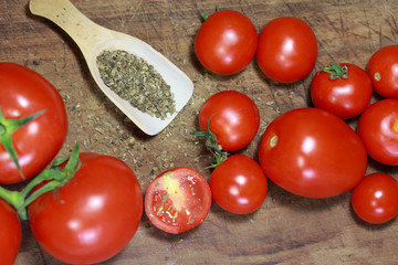 Tomaten mit Basilikum