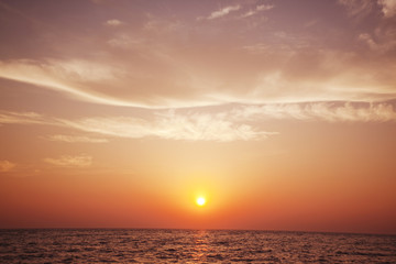 夕日と海