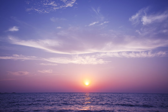 夕日と水平線
