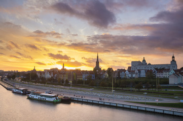 wieczorna panorama szczecina,widok na zamek,Odrę i katedrę © Mike Mareen