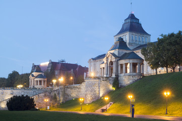Fototapeta na wymiar Nocna panorama Tarasów Hakena(Wały Chrobrego),Szczecin