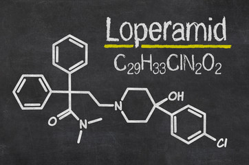 Schiefertafel mit der chemischen Formel von Loperamid