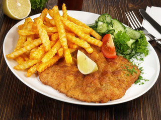 Schnitzel mit Pommes Frites