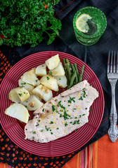 Steamed chicken breasts with potatoes and green beans