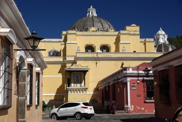 Naklejka premium Rue à Antigua, Guatemala