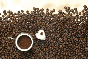 Naklejka premium Caffe edition, coffee beans on old paper