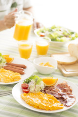 朝食