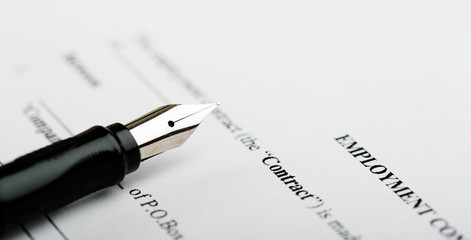 Fototapeta premium Pen on the contract papers