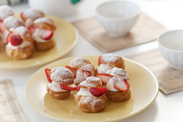 イチゴのシュークリーム