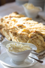Butterkuchen mit Sahne