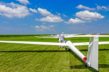 Gliders waiting to go into the air - obrazy, fototapety, plakaty