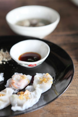 Thai steamed rice-skin dumplings