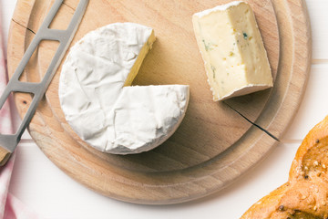 blue cheese on cutting board