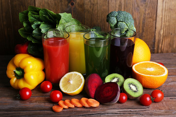Fruit and vegetable juice in glasses and fresh fruits and