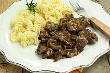 rognons de porc et pâtes