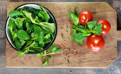 Feldsalat mit Tomaten