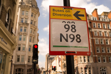 Obraz premium 標識（迂回路）