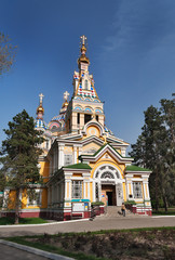 Fototapeta na wymiar Ascension Cathedral in Almaty
