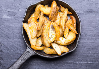 Fried potato wedges 