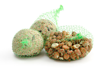 Meisenknödel und Erdnusskerne