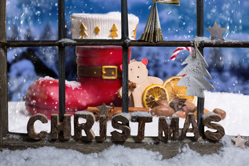 Weihnachtsmann Stiefel vor dem Haus