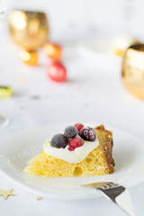 Pandoro with mascarpone cream and berries