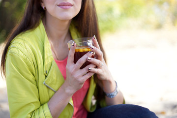 girl drinks tea with lemon
