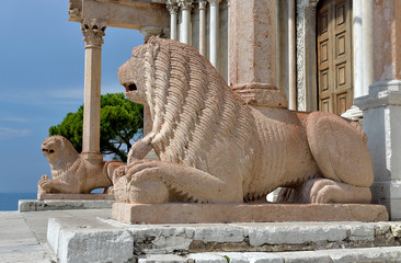 Leoni stilofori ingresso Duomo Ancona