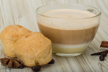 Capucchino with profiteroles
