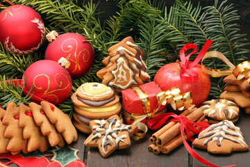Christmas decoration with gingerbread cookies on wooden backgrou - obrazy, fototapety, plakaty
