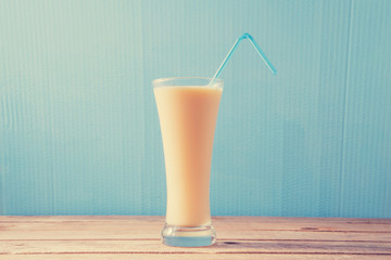 vanilla milkshake, vanilla milkshake, retro processing