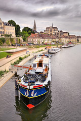 Obraz premium Auxerre Bourgogne, la ville et le port fluvial