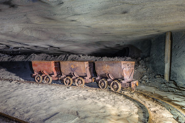 Wagoniki w kopalni - obrazy, fototapety, plakaty
