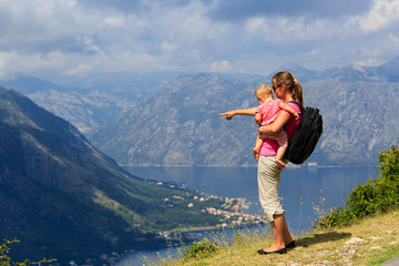 Fototapeta na wymiar mother with little daughter travel in mountains