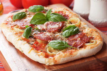 Salami pizza