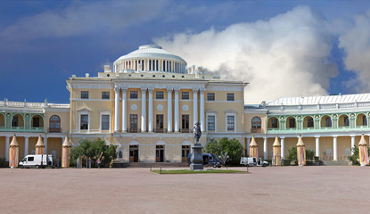 Fototapeta na wymiar Pavlovsk Palace in Russia