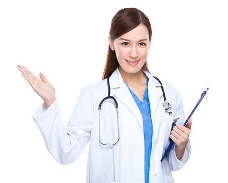Doctor with clipboard with hand show with blank sign