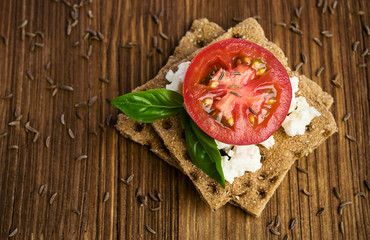 rye bread with cheese, tomatoes, basil and thyme